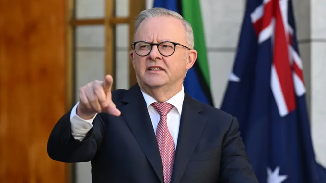 WarPowersReform's tweet photo. Does this man have too much power?
If asked to join a foreign war he is not required to ask parliament.
He can decide all alone.
#auspol https://t.co/5n06Ub3zO9