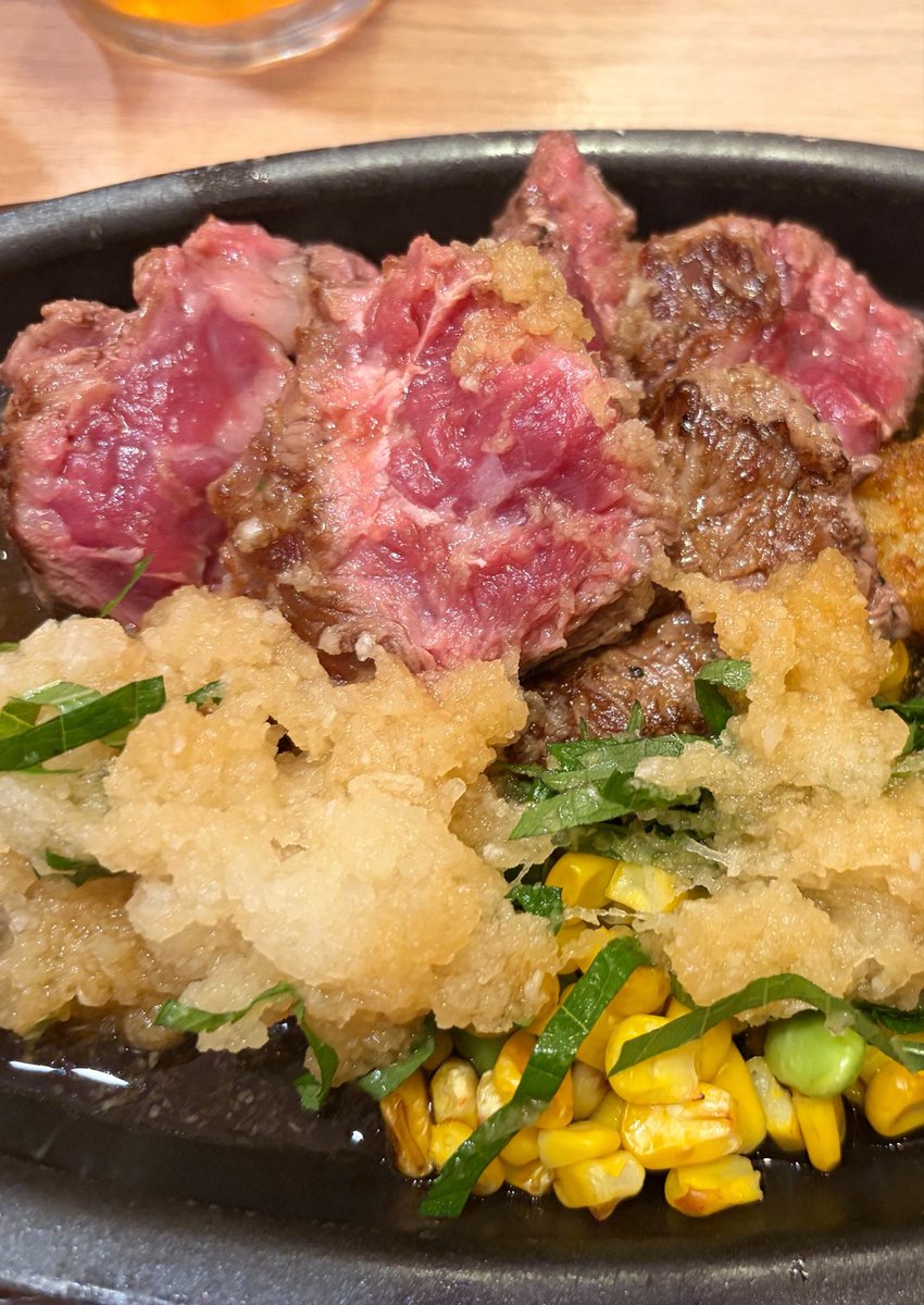 ziraichan_sub's tweet photo. ガストの赤身ステーキってこんな赤いもん？？

生すぎる気がするんだけどこれ、
食べて大丈夫かなwwww https://t.co/M3PsXGgtoc