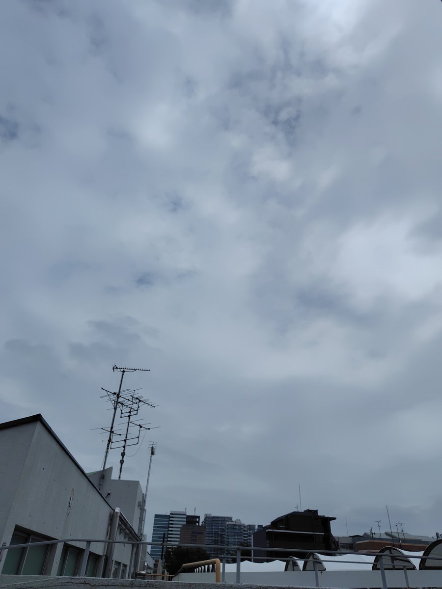 sugiuratyo9's tweet photo. 日曜ナッティ
久しぶりに雨じゃないナッティ研究所な気がします
秋の訪れを感じるには少々ムッとした気温と湿度…
こんな時は旅に出よう！WST！ https://t.co/gKbT2epiMd