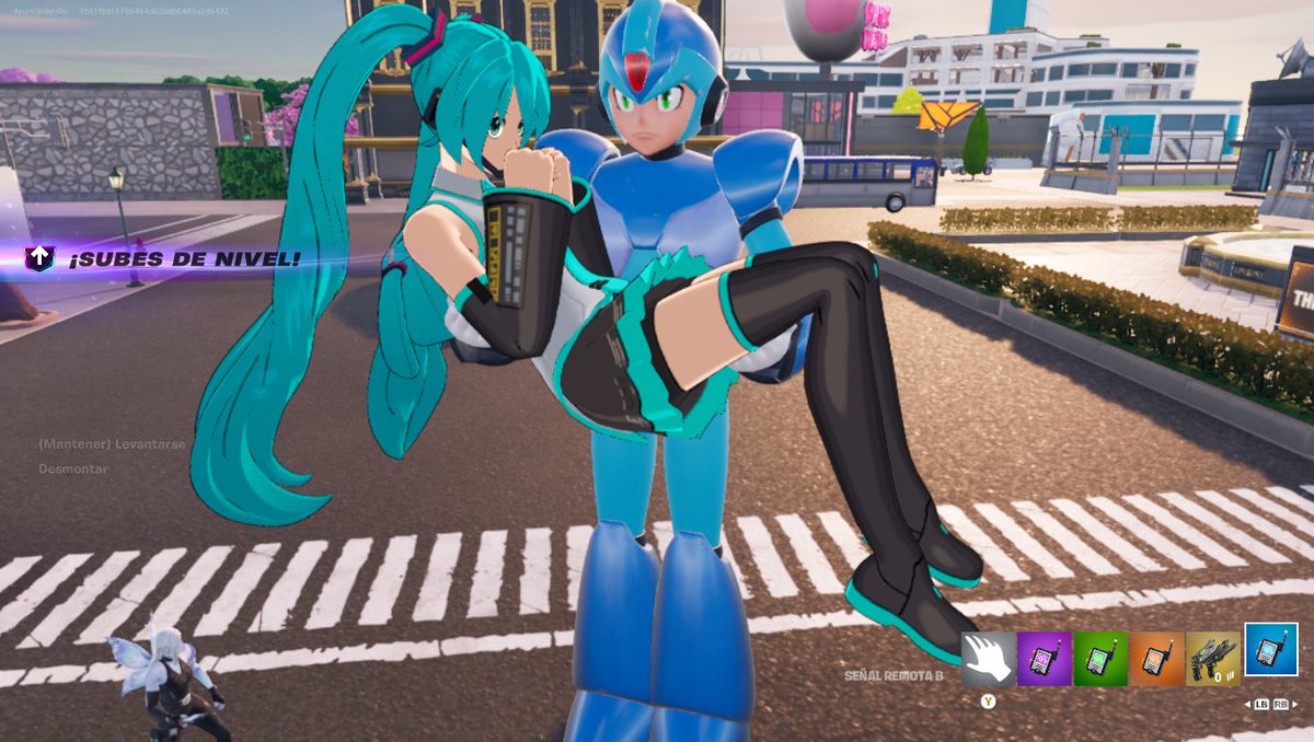 PitNeptune's tweet photo. Mientras tomaba fotos olvide que la sala era pública y una Miku aprovecho también xd https://t.co/CO1orOLUOL