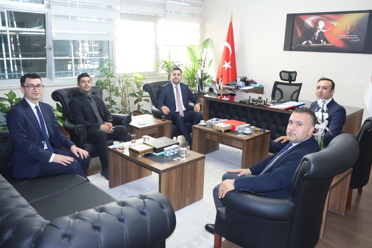 dsdb_yasinaydin's tweet photo. Saha ziyaretleri 3
Nizip’te adliyemizi, çalışma arkadaşlarımızı ve sahadaki uygulamaları yerinde değerlendirdik. Mesai arkadaşlarımızla bir araya gelerek tecrübelerini, ihtiyaçlarını ve önerilerini dinledik; denetimli serbestlik hizmetlerinin daha güçlü ve etkin yürütülmesi için istişarelerde bulunduk. Başsavcımız Fatih Kurt ve Başsavcı vekilimiz Engin Kurşun, komisyon başkanımız Mehmet Temür’e çok teşekkür ediyorum.