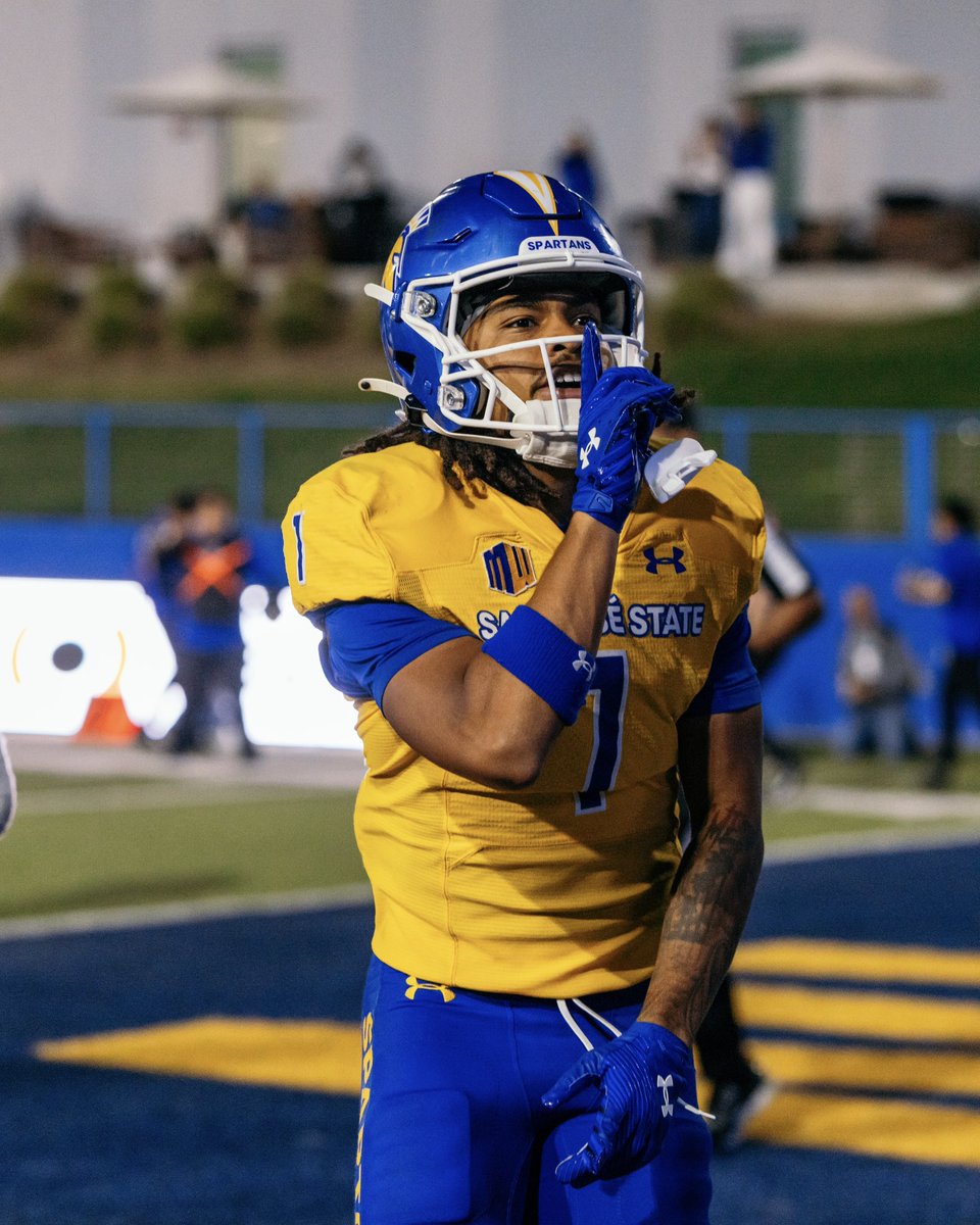 SanJoseStateFB's tweet photo. 🤫🤫

@Carsonclark_11 

#ThisIsSparta | #AllSpartans https://t.co/9Gyeo57Yur