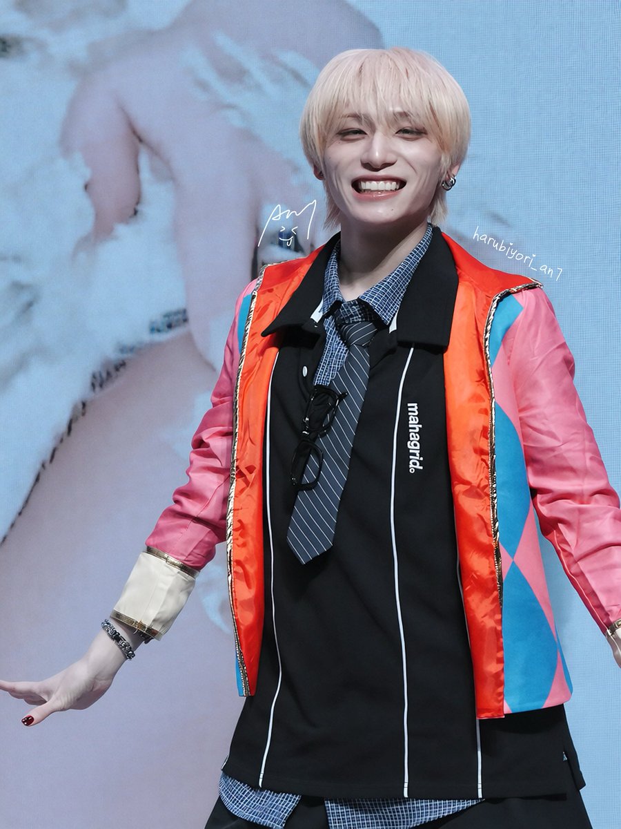 __Machii04's tweet photo. ⋆˙⟡♡
𝟐𝟔𝟎𝟖𝟑𝟎 
𝐊𝐦 𝐟𝐚𝐧𝐬𝐢𝐠𝐧 .ೃ࿔ ✈︎ *:･

Haru looks so happy😂

🚫logo crop
🚫edit

@xlov_official 
#XLOV #엑스러브 #haru #加藤暖琉 #하루 https://t.co/DFszkregDw