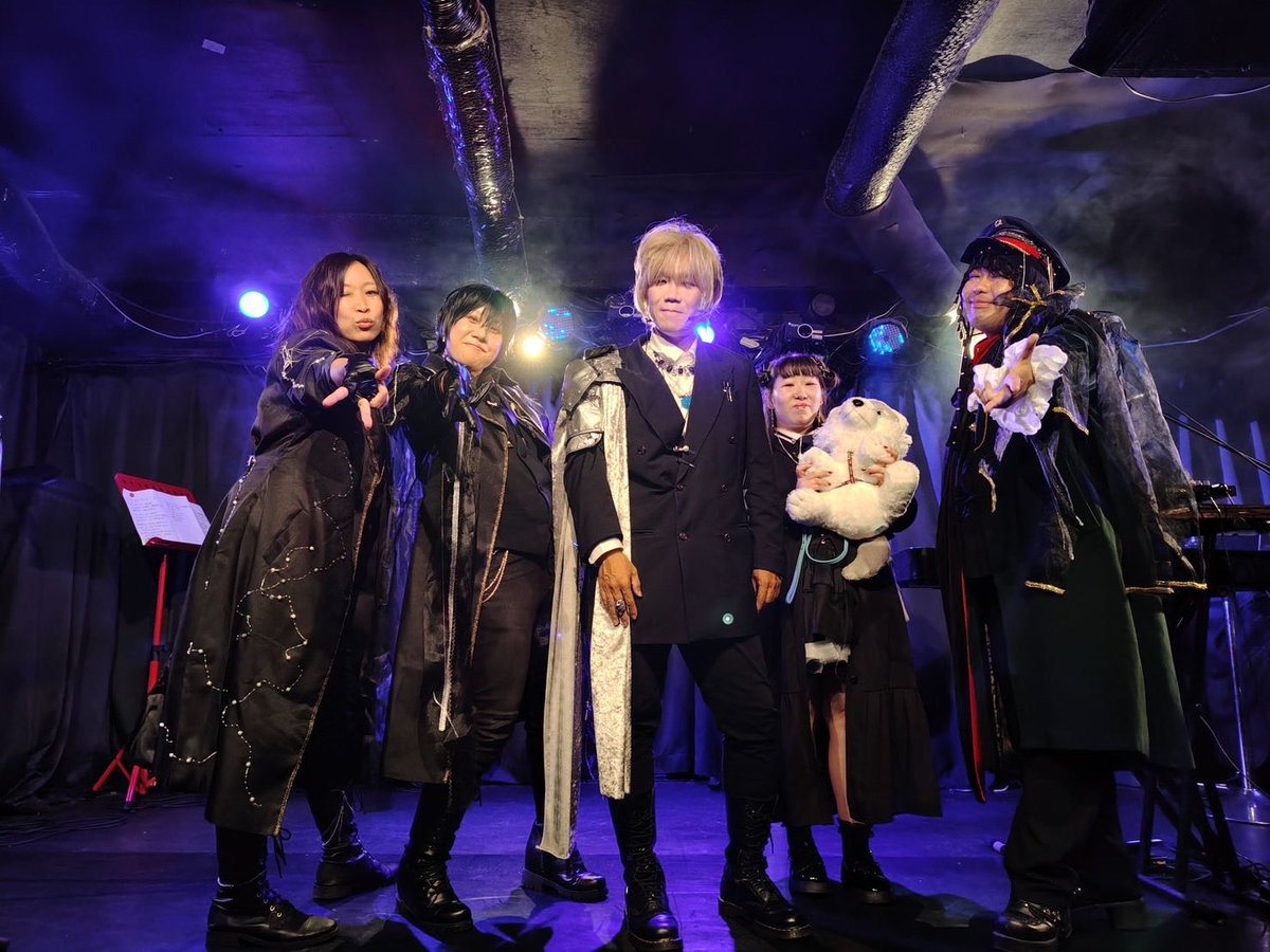 goshi_qb's tweet photo. #ICESILKFANTASY
ご来場ありがとうございました！！来場難しくとも気にかけてくださり♡や応援してくださいました皆様も本当にありがとうございました💕初めての試み多々あり試行錯誤しながら出演者みんなで最後まで走り抜けました。衣装も演出も小道具もこだわり！！主催のKOJIさん大感謝です！！ https://t.co/S9xeB15lyM