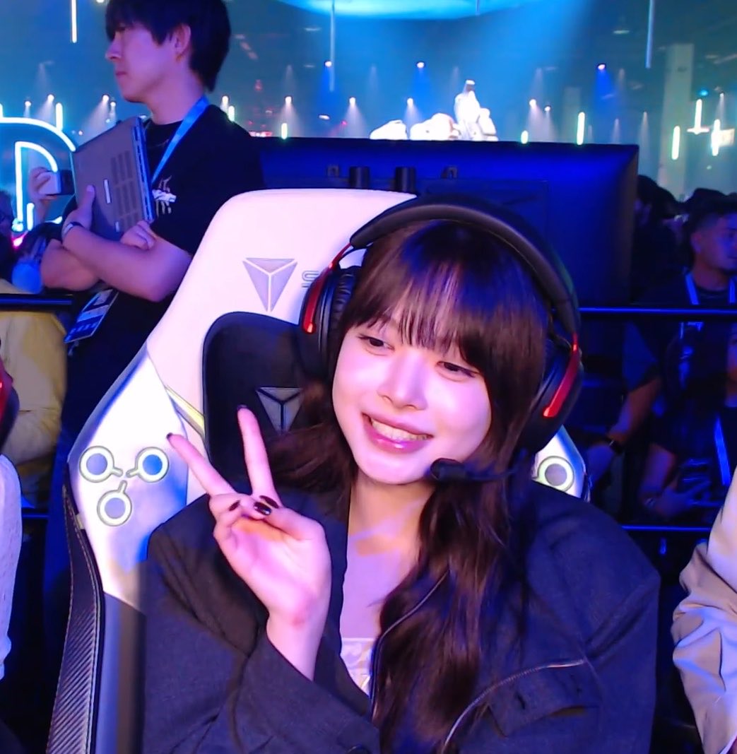secretlabchairs's tweet photo. Eunchae 🥺✌️

#BlizzCon2026 #LE_SSERAFIM https://t.co/8QU3qjo2YF