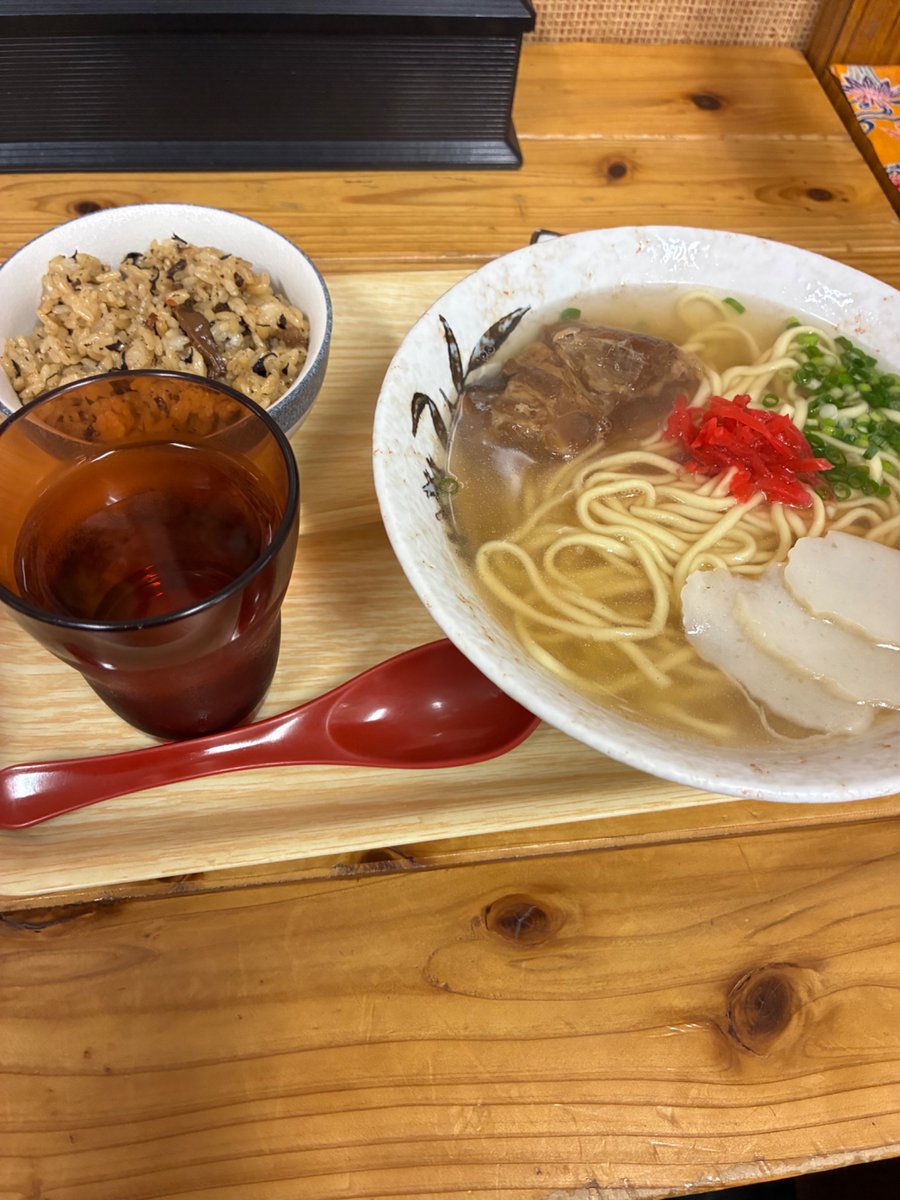 Kgr_kgrn's tweet photo. 今日のお昼はソーキそばとジューシー！ https://t.co/XYTE1klPIm