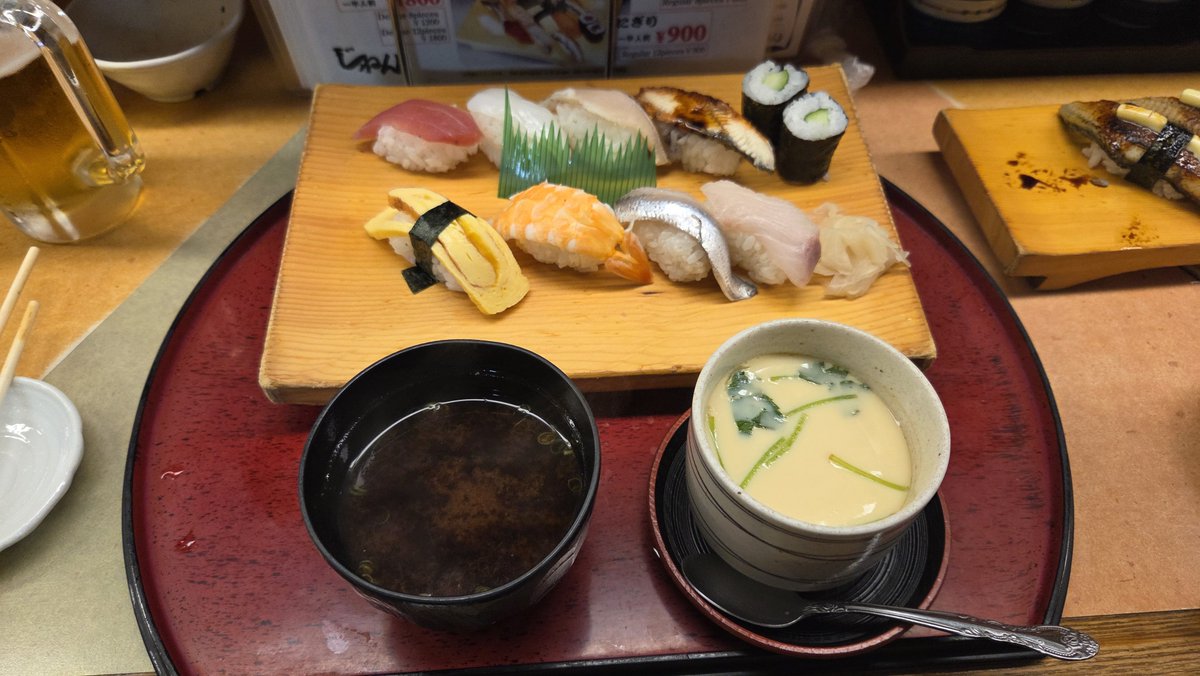 HOIHOI0816's tweet photo. 今日のお昼はお寿司 https://t.co/4hmKhwjQVn
