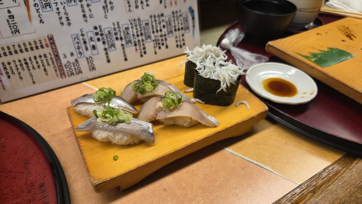 HOIHOI0816's tweet photo. 今日のお昼はお寿司 https://t.co/4hmKhwjQVn