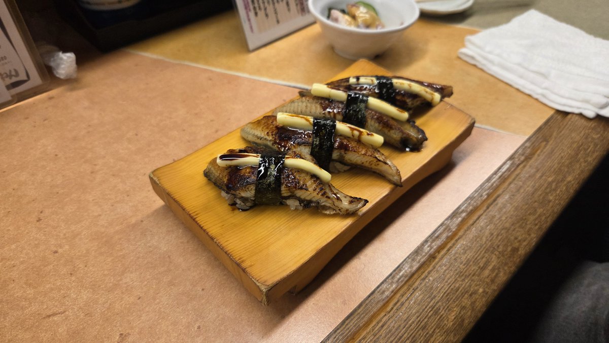 HOIHOI0816's tweet photo. 今日のお昼はお寿司 https://t.co/4hmKhwjQVn