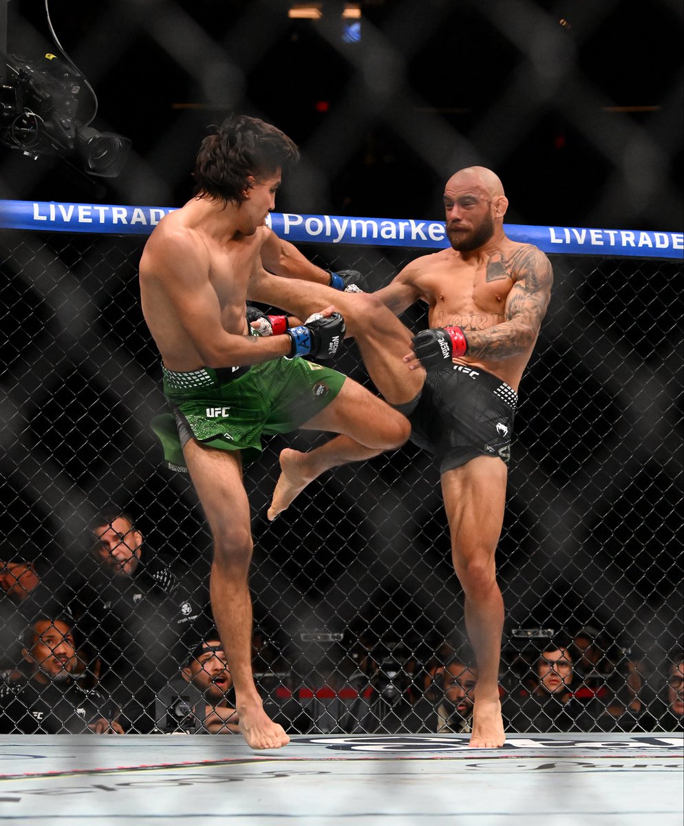 DDArenaAZ's tweet photo. Buenas NOCHES Glendale. 🔥

What an incredible day of @ufc. 

#UFCNOCHE #UFC #Glendale #Arizona https://t.co/nT1qDVfXsO