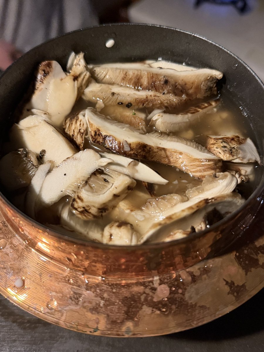 annyon55's tweet photo. 🌟松茸炊き込みご飯🍚

貴重な国産松茸をたっぷりと味わいました😍

素材の味を活かした数々の手料理に舌鼓、女将さんに感謝👍

と〜っても美味しゅうございました🍄🍄🍄 https://t.co/6cQKC8kP80