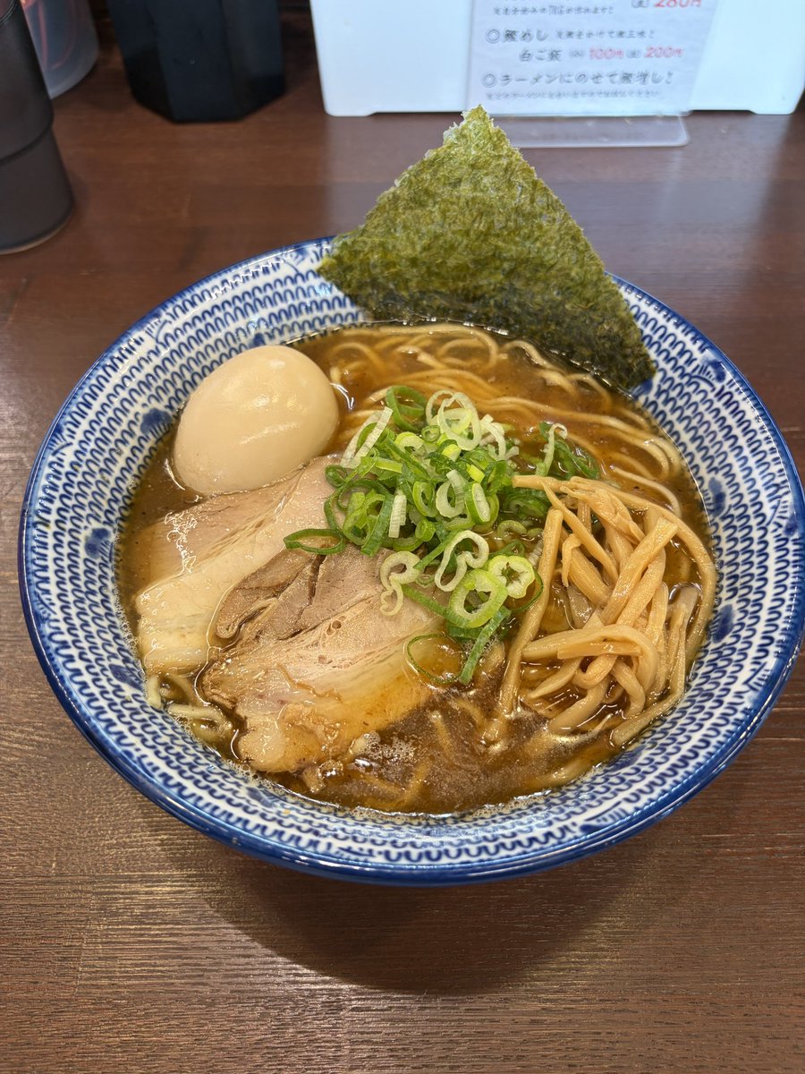asamadeHennessy's tweet photo. 焼津鰹節中華そば駿河亭さんへ🐟
節系の中華そばとか絶対自分好きなヤツやんと思いながらもなかなか行けなかったがようやく訪問🔰
券売機左上は背脂だったけど普通の中華そばをチョイス🍜
スープは自分の思っていた通りの味ですげー好き🤣
低価格だし卓上調味料も充実してるし最高👍
ご馳走様でした🙏 https://t.co/l8jFTEWMw6