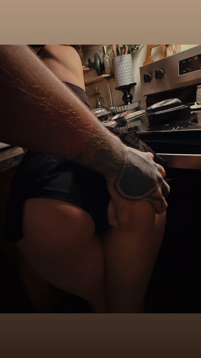 Anssloves's tweet photo. late nightz 🌙#nsfwtwtًً #spanking #daddy #sub #DarkFemme https://t.co/EOW8nbcJon