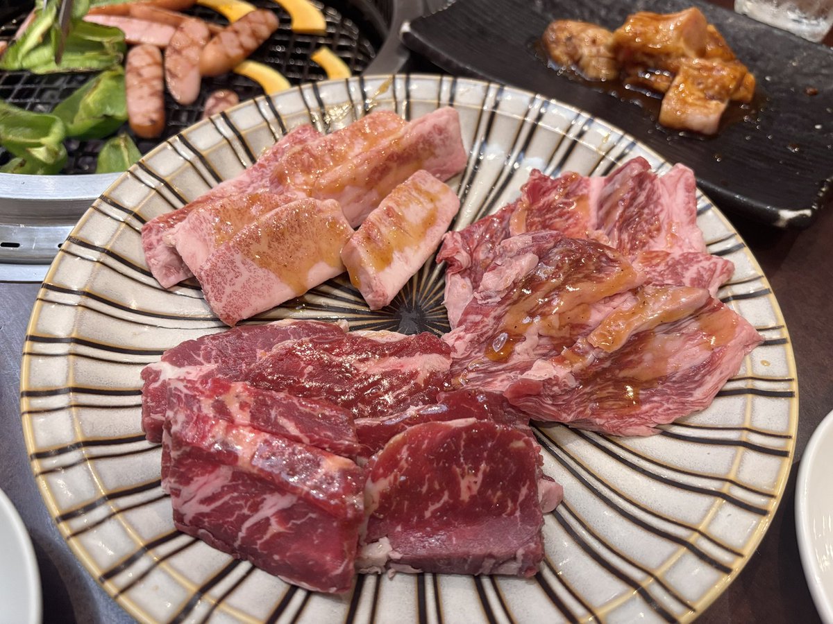 kaede_roza's tweet photo. 昨日はヌルボンで友達の誕生日会でした。久しぶりに行ったら、食べ放題メニューからソフトクリームが消えていて別料金…悲しい。お肉は変わらず美味しかったです。
その後は鉄平家でリズム天国をして遊びました。突発なのに人を上げられる部屋が羨まし。
うささんあば、おめでとうございました(*´꒳`*) https://t.co/aWJG3RX7uz