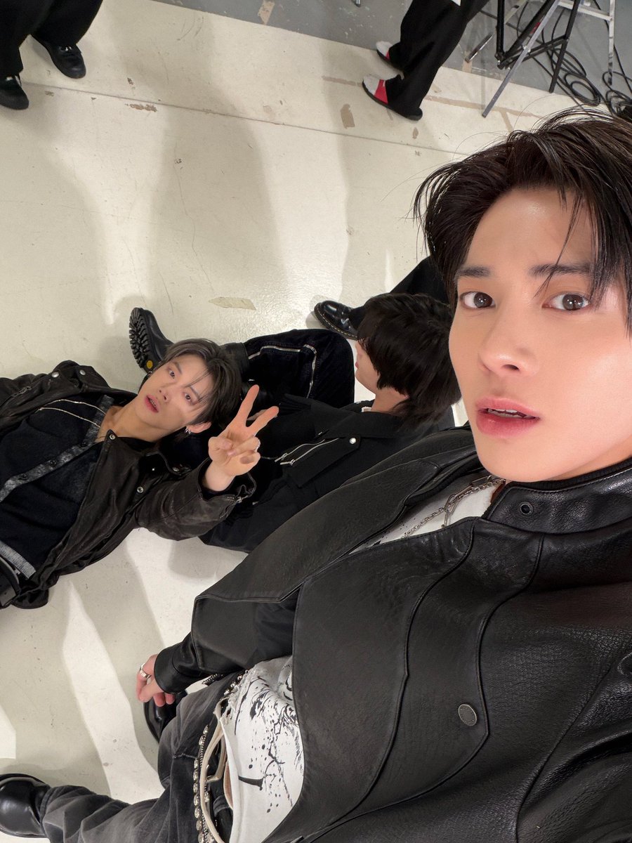 yeonbamdiary's tweet photo. the selca that taehyun posted with yeonjun has yeonjun sleeping on beomgyu's thigh pose for moa con poster😭😭😭😭😭😭😭😭😭😭😭😭😭😭😭😭😭😭😭😭😭 https://t.co/rBFbT4cl0E