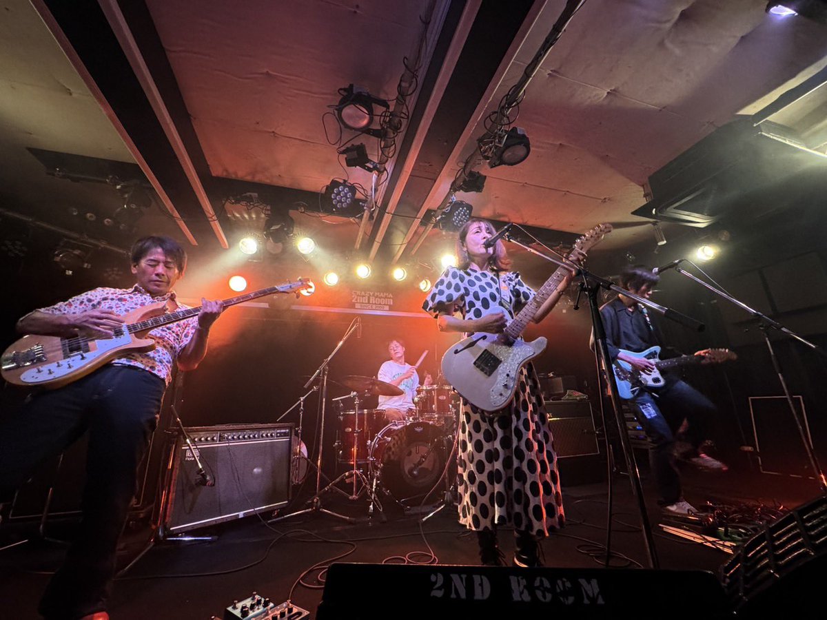 Oz_music_'s tweet photo. 9.5クレイジーママ2nd Roomに来てくださった方々、タイバン、スタッフの皆さん、ありがとうございました！！仲間がいて、おもいっきりライブができる境遇に改めてありがたみと幸せを感じた機会でした！
ママ2でまたライブしたいなーーー https://t.co/MlRmU3DI5V