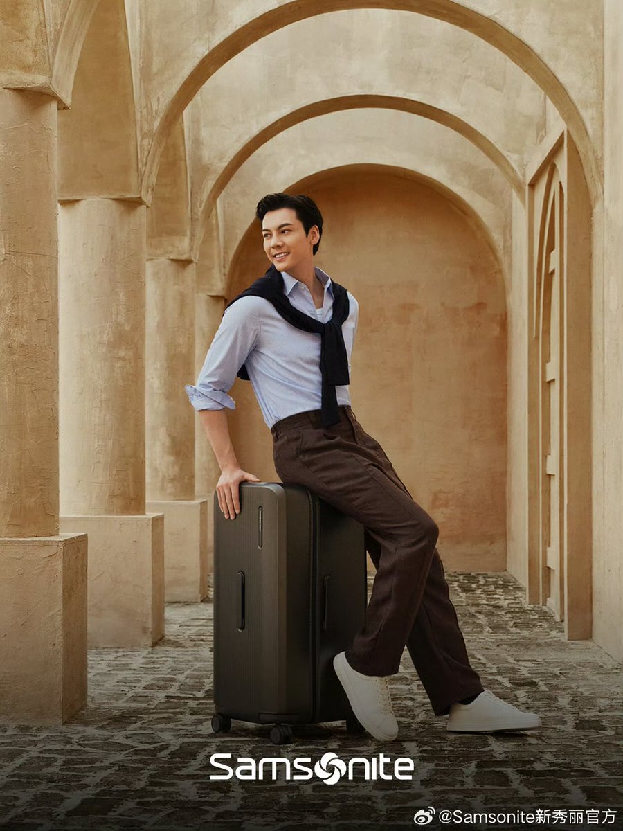 ChenWetingThFp's tweet photo. #samsonite ไม่น้อยหน้า ปล่อยภาพนิ่งเพิ่ม กระเป๋าก็สวย แบรนด์แอมฯก็หล่อใส ช๊านก็ได้แต่ร้อนใจเพราะไม่ได้ครอบครอง หมายถึงครีมกับกระเป๋านะ 🤣🤣
#เฉินเหว่ยถิง #ChenWeiting #williamchan #陈伟霆
#ChenWeitingThailandFanPage
#จวนที่พักคนรักเฉินเหว่ยถิง https://t.co/ds9xzI8pCu