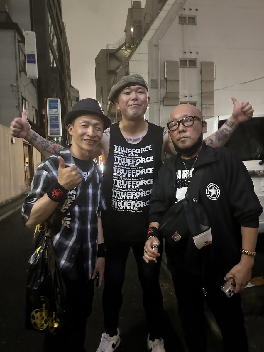 XxCVeCTRRZ5vnqw's tweet photo. 昨日はコチラへ⭐️⭐️
SCのセトリ最高だった👍👍
PRISONERも相変わらず
カッコ良かったし、最高のLIVEでした🙌
潤一郎君、NANAちゃん
写真ありがとうございます😊
#THESTARCLUB #THEPRISONER
#横浜ベイシス #PUNK https://t.co/EEqr8WxTC5