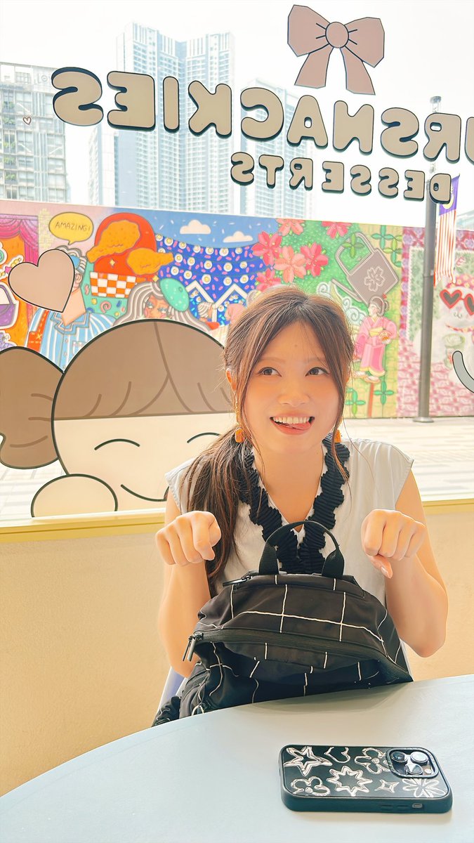 Konomin_staff's tweet photo. ANISAMA MALAYSIA 2026 -Gateway- 鈴木このみトリを務めさせて頂きました！
本日のMeet&amp;Greetにも沢山のご来場ありがとうございました。

マレーシアでのお仕事を終えご満悦な鈴木さんを激写！
（数分前にはアイスクリームを床に落としてしょぼくれてました） https://t.co/BvmV2Bpe9X