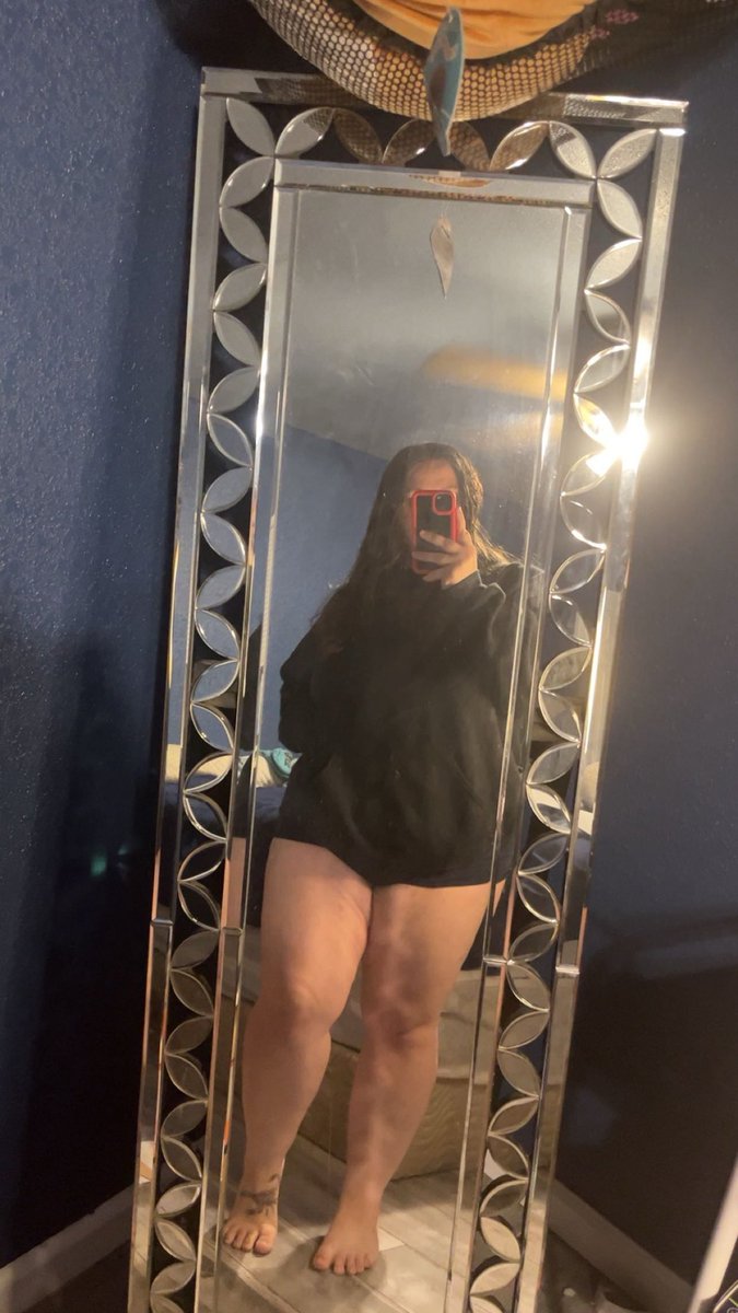 Glowrenaey's tweet photo. Hi! I’m new to #nsfwtwt 

- MDNI
- 21
- 5’2
- she/her
- soft kinks
- my dm’s are always open <3
#sellingcontent #pawg #goonette #egirl #snowbunny https://t.co/MheeX1MDO8