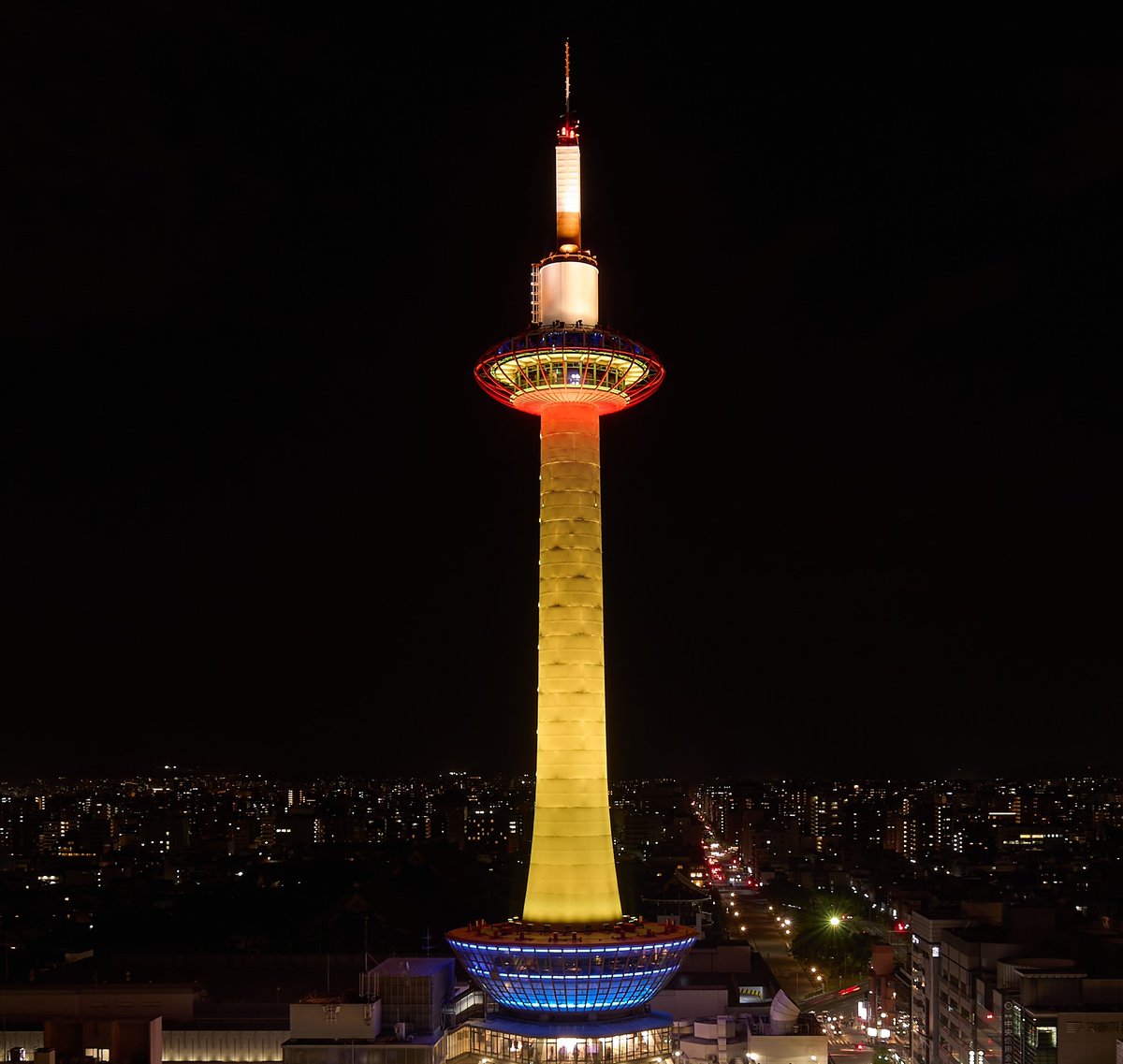 kyototower_1228's tweet photo. ／
ライトアップのお知らせ📣
＼

京都市後援のコラボレーション企画
人気スマートフォン向けゲーム『勝利の女神：NIKKE』in 京都 第2弾の開催に伴い、
本日9月14日(月)18時30分から24時の間、ニデック京都タワーの塔体を【イエロー】にライトアップいたします✨ https://t.co/BEyAasEDbS