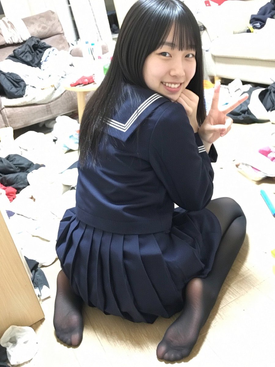 mmm53096445's tweet photo. 素朴な感じの顔 + タイツ https://t.co/zNaG6CGVEO