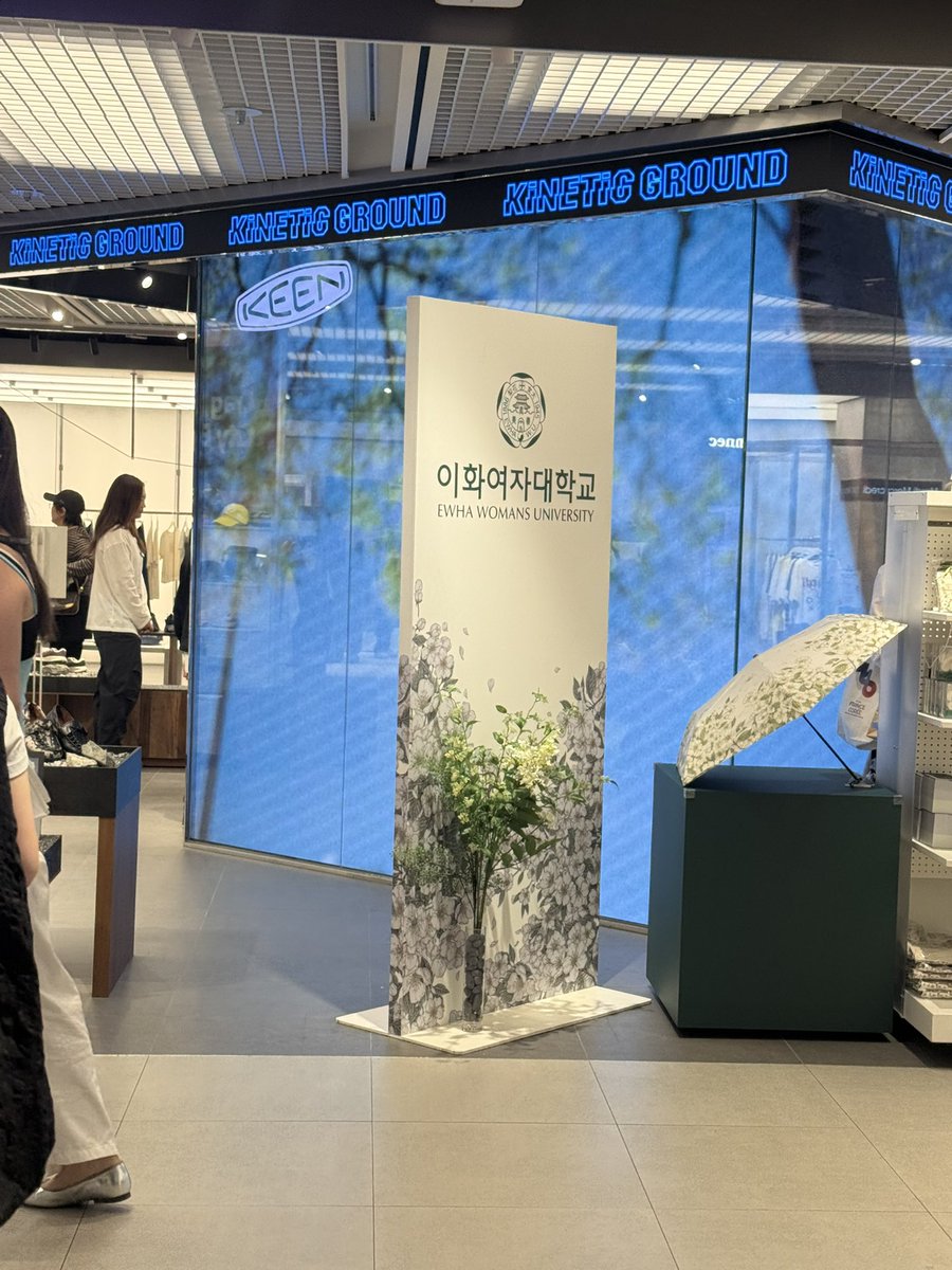 huichiru's tweet photo. 이화여대가고싶어요.. 근데 갈 수 있을까 내가🥺불가능하다는걸 스스로 알면서도 바라는건 너무 불행해 https://t.co/pKhsiQ6Fny