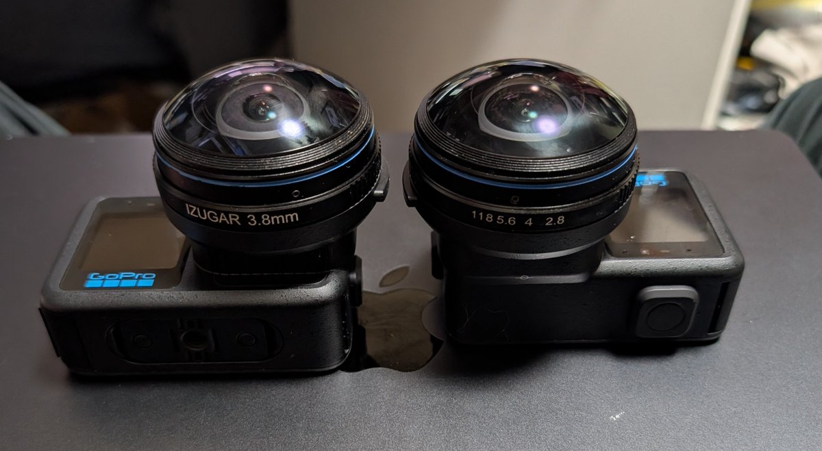 pentacoxian_dev's tweet photo. えーと届きました。まさか今更GoPro買うことになるとは…

リグこれから作るから撮影少し先だけど、なんちゃって16K VR180…？(縦が行かない)

Cine immersive の20分の1の値段でどこまで撮れるか比較したいね。
#VR180 https://t.co/b9epaWvkqr