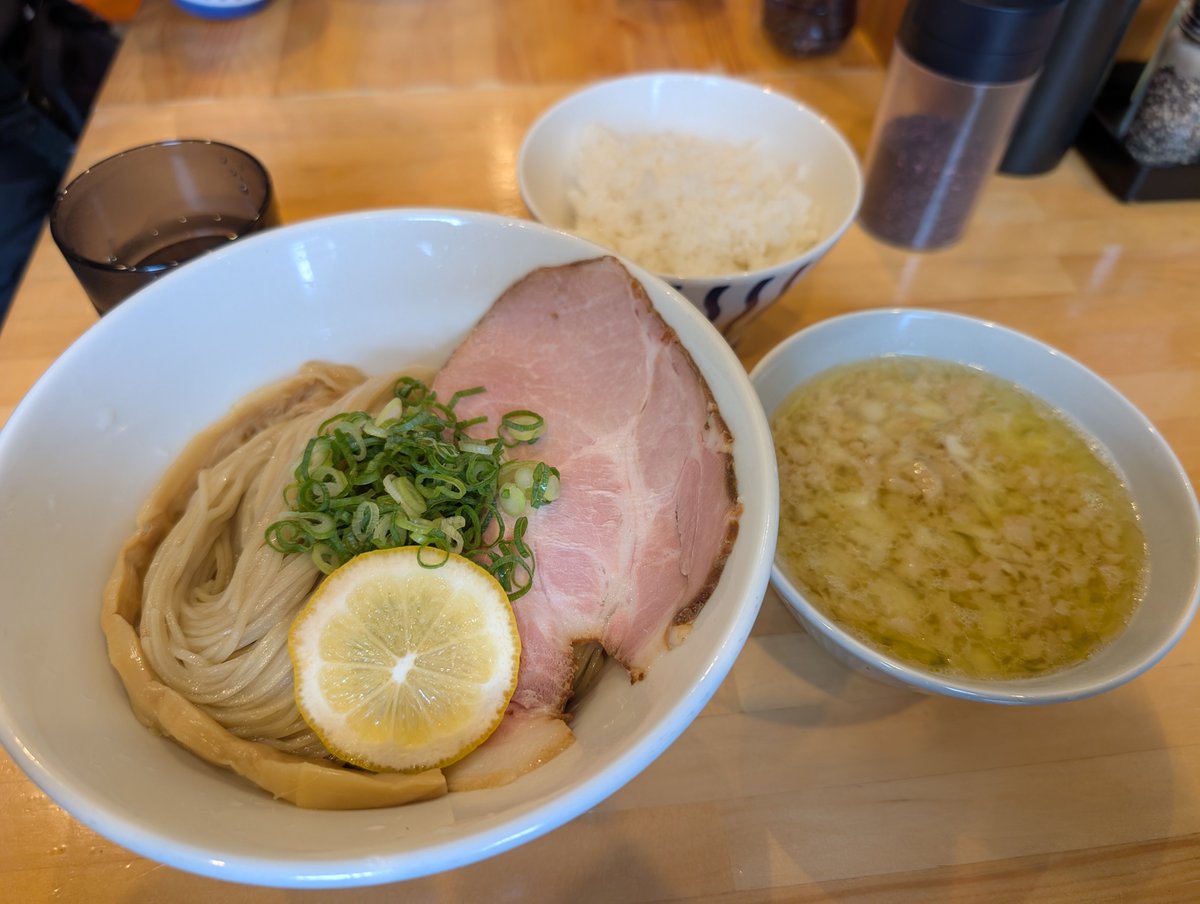 Ramen_SR0102's tweet photo. 中華そば みつ葉
埼玉県さいたま市緑区原山2-13-13

塩つけそば
背脂TP
ライス

計1,700円

2026/09/13(日)
11時50分着
店内満席
11時59分着丼 https://t.co/7WBgB93WWg