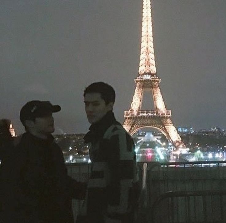 myeolysh's tweet photo. "It was special" (with Junmyeon in frame)

Junmyeon purposely joined Sehun to Paris bc Sehun couldn't join him on a previous trip to Switzerland so they planned the Paris trip together instead. Junmy accompanied sehun to his photoshoot too. 🧡💙
#SEHO Paris date https://t.co/g5wvsNLko8