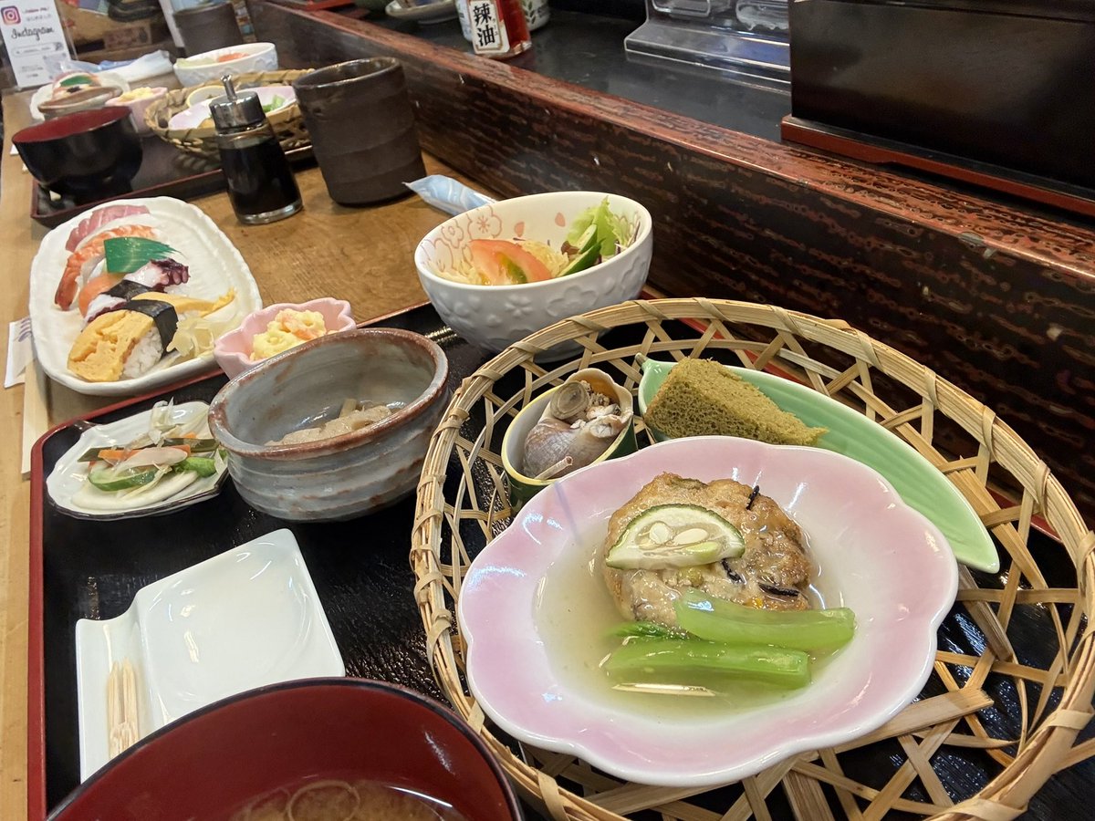 tcsk2021's tweet photo. 本日のランチ🍣
久々の助手席なのでビール🍺 https://t.co/lQcQjyEsyM