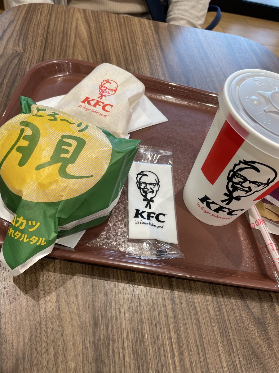 EMIRIAsip4's tweet photo. お昼ごはん
月見
ケンタッキー🔥 https://t.co/2bGSXLBvEH