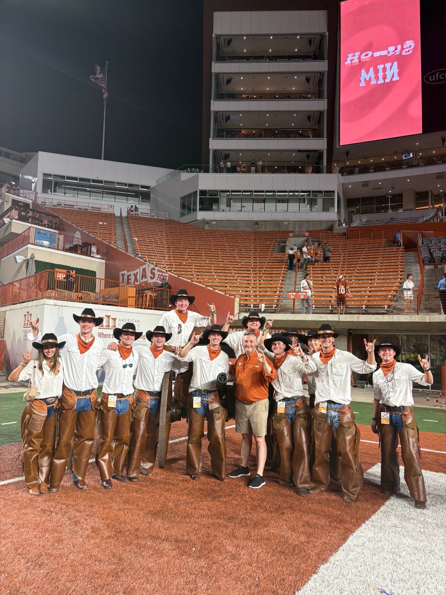 tedcruz's tweet photo. Truly one for the history books!!

Incredible #Longhorn WIN!!!! 🤘🇺🇸🤘🇺🇸🤘

#hookem https://t.co/hgcYnmJvUA