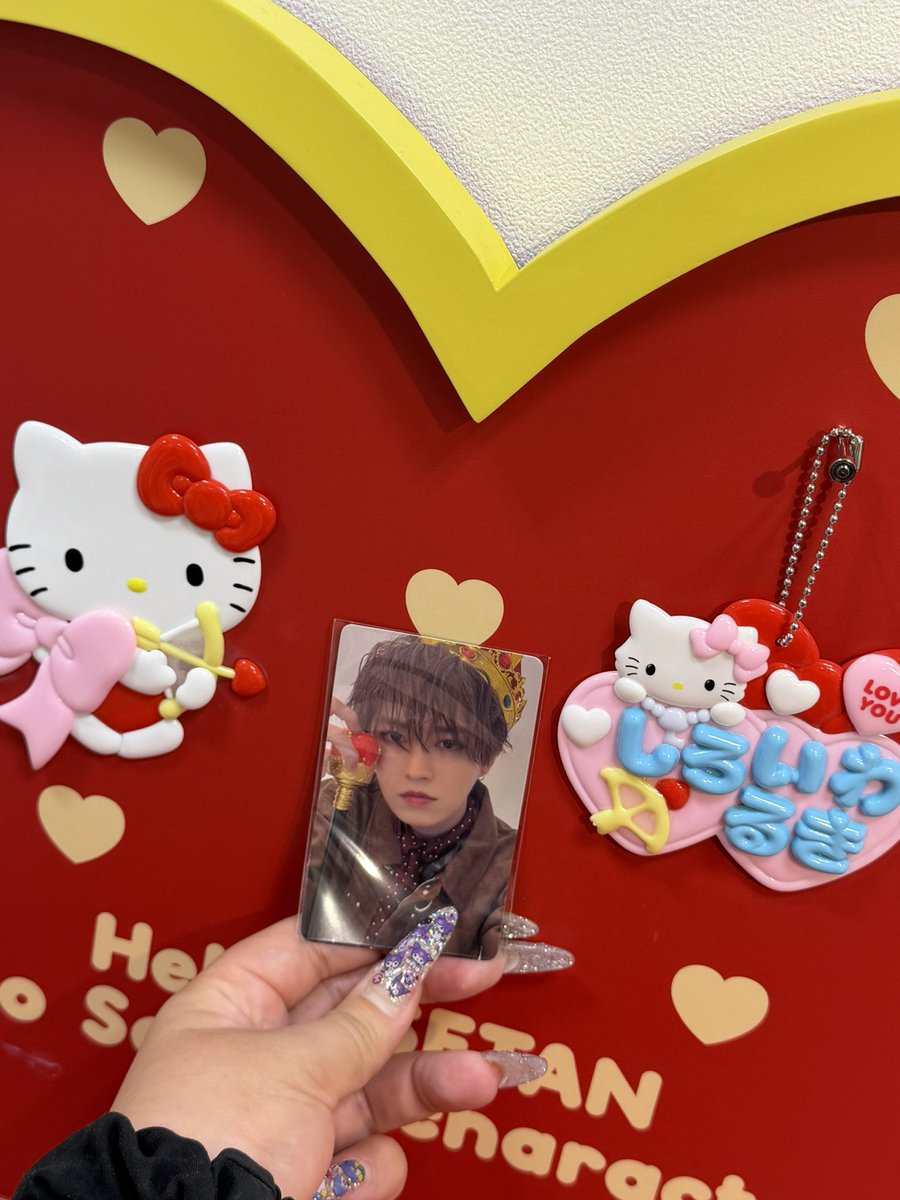 r15echan2's tweet photo. 最終日仕事前(出勤時間遅らせたw)に新宿行ってきた♡

@Y_Pink0918 
お付き合いありがとう💓

職場も推し活に理解あって最高！笑
昨日から6連勤始まったけど。笑 https://t.co/aC4Lf2AYb4