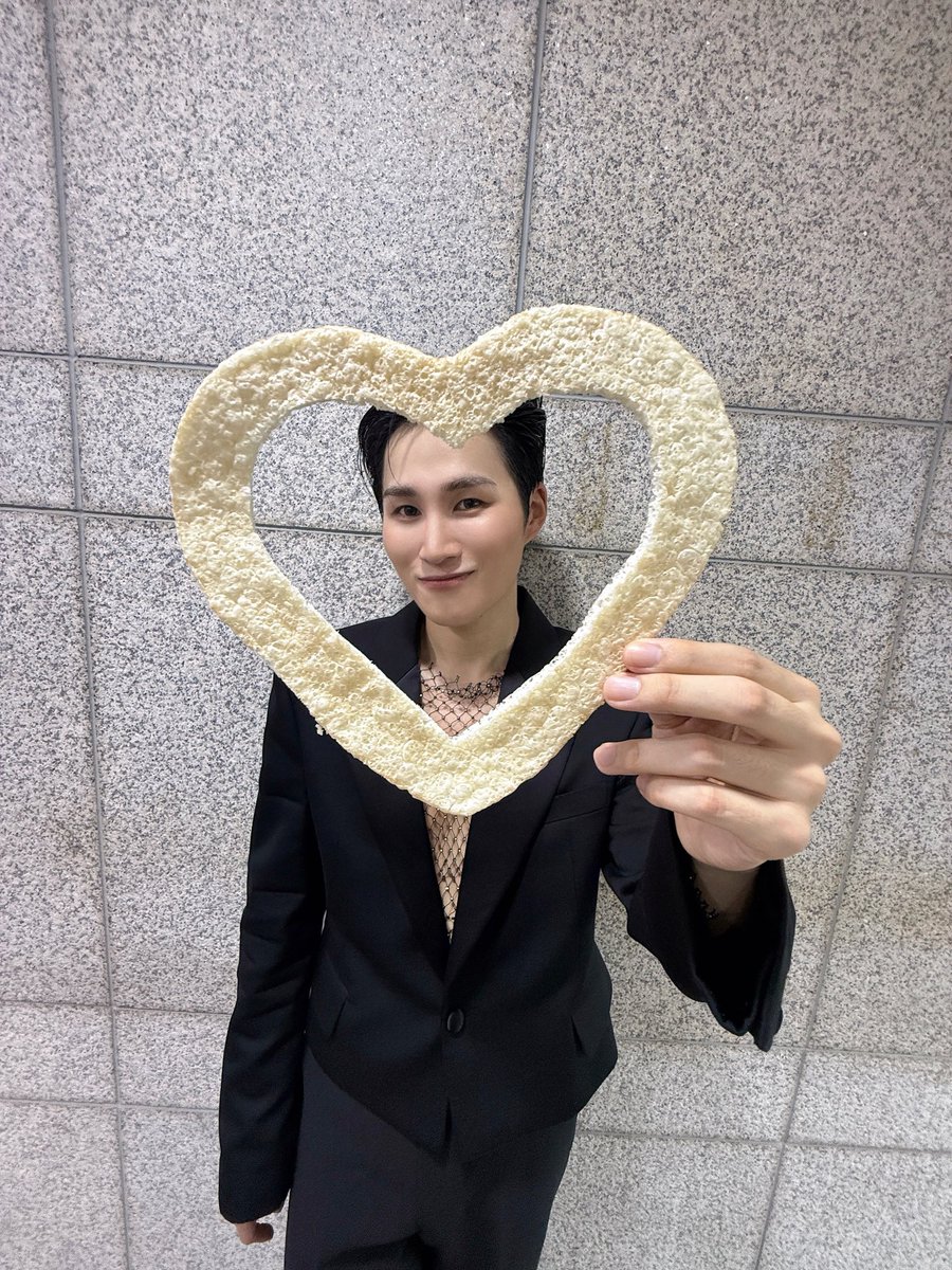 IIIlIIIIllIl's tweet photo. 260913 희재 오피셜 인스타그램 #김희재 

📸HeeJae Behind Photo

뻥튀기 안에 희재있ㄷ r.. ♡

✦ 오늘 오후 3시 20분 ✦
SBS 인기가요

희재한테 더 희며들 타임⏰

https://t.co/vCNRI2QVxW https://t.co/E2mKeG43mL