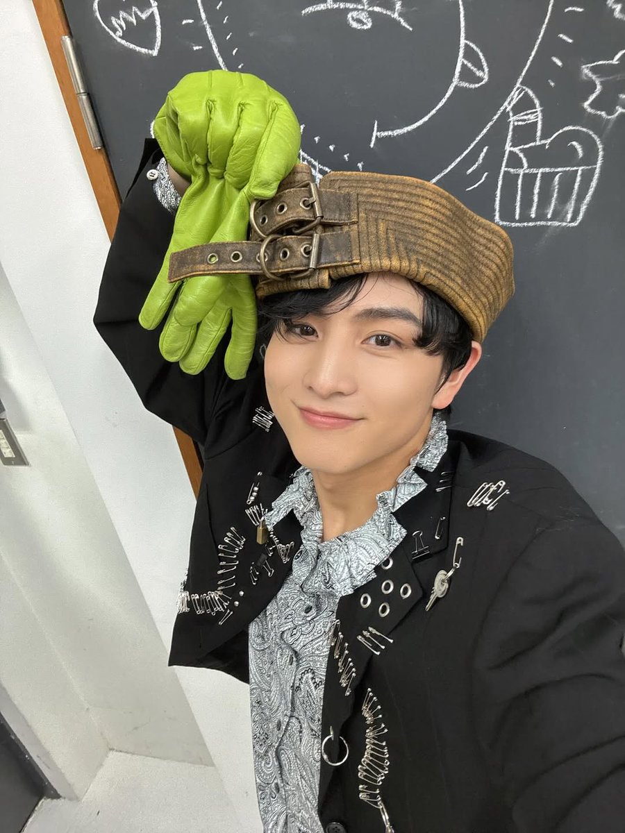 ChatoTexano's tweet photo. NYLON'S NEXT 2026 AWARDS
J-popグループ部門に超特急を選出していただきました！！
2026年も飛躍していくぞー！！ひひーーん。ぱからぱから。。 https://t.co/WHIZ4smNVN