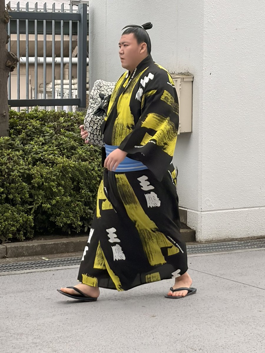 kurome3_'s tweet photo. 夢道鵬の浴衣かっこいいよな〜
コシノヒロコさんデザインなのかな？

明生はいつも入りが早いし、炎鵬は人気が桁違い！

丹治は今日から関取 https://t.co/4iOA66yqji