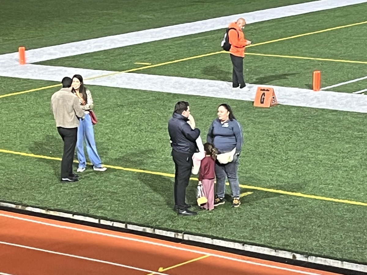 sorianoaaron's tweet photo. Top 🔝 4️⃣ 
1- @UANL_Autenticos mucho equipo!
2- solo 400 boletos 🎟️ para aficionados de @AguilasIPN 
3- Puro periodista en el campo, 30 por cierto @LeonesAnahuacMx 
4- Fiel afición en las buenas y en las no tanto @PumasCU_fba y @BurrosBlancos https://t.co/VOvXHa72hE