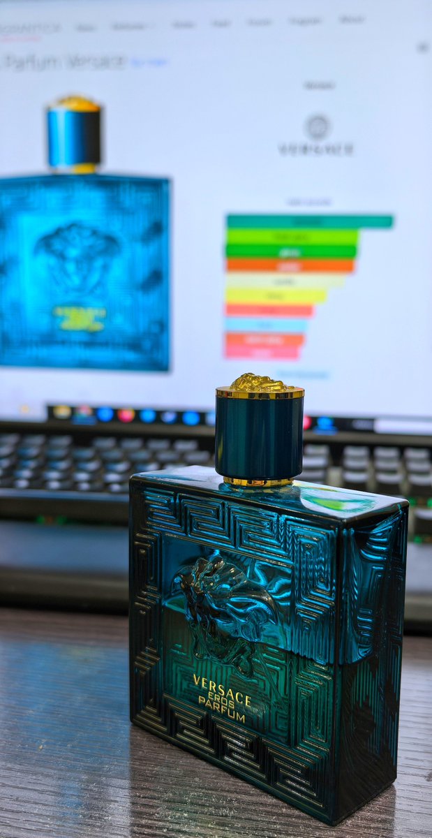 Perfumeclinic's tweet photo. عطر إيروس بارفيوم من فيرزاتشي
Eros Parfum by Versace
عطر شرقي أروماتيكي فوجيري.
مناسب لجميع الأوقات والمناسبات، للعيادات والمكاتب.
افتتاحية حمضية منعشة أروماتيكية خضراء مع لمسات تابلية وراتنجية خفيفة (المندرين، الليمون، الفلفل الأسود، الفلفل الجبلي، الإيليمي)، مرورًا بقلب أروماتيكي زهري فاكهي (البوماروز، إبرة الراعي، الخزامى، المريمية) يضيف لمسة تفاحية وردية ناعمة، بطابع عشبي أخضر ونظيف، ليستقر العطر على قاعدة فانيليا عنبرية خشبية دافئة (الفانيليا، البنزوين، الكشميران، الباتشولي، الفيتيفر) تظهر معها حلاوة فانيليا دافئة وناعمة بطابع راتنجي كريمي، ولمسات خشبية ترابية جافة تضيف عمقًا وتخفف من حلاوة الفانيليا.
#عطرالدوام
#عطر_الصباح
#رابطة_عشاق_العطور
