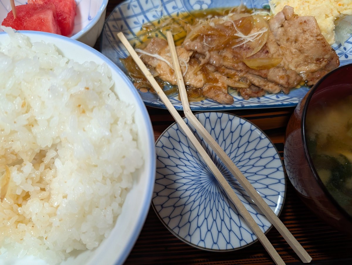 t_fit_engineer's tweet photo. どうして、僕に触れたものは全部壊れていく、、僕はただご飯が食べたいだけなのに、、 https://t.co/tXxK4VdXpO