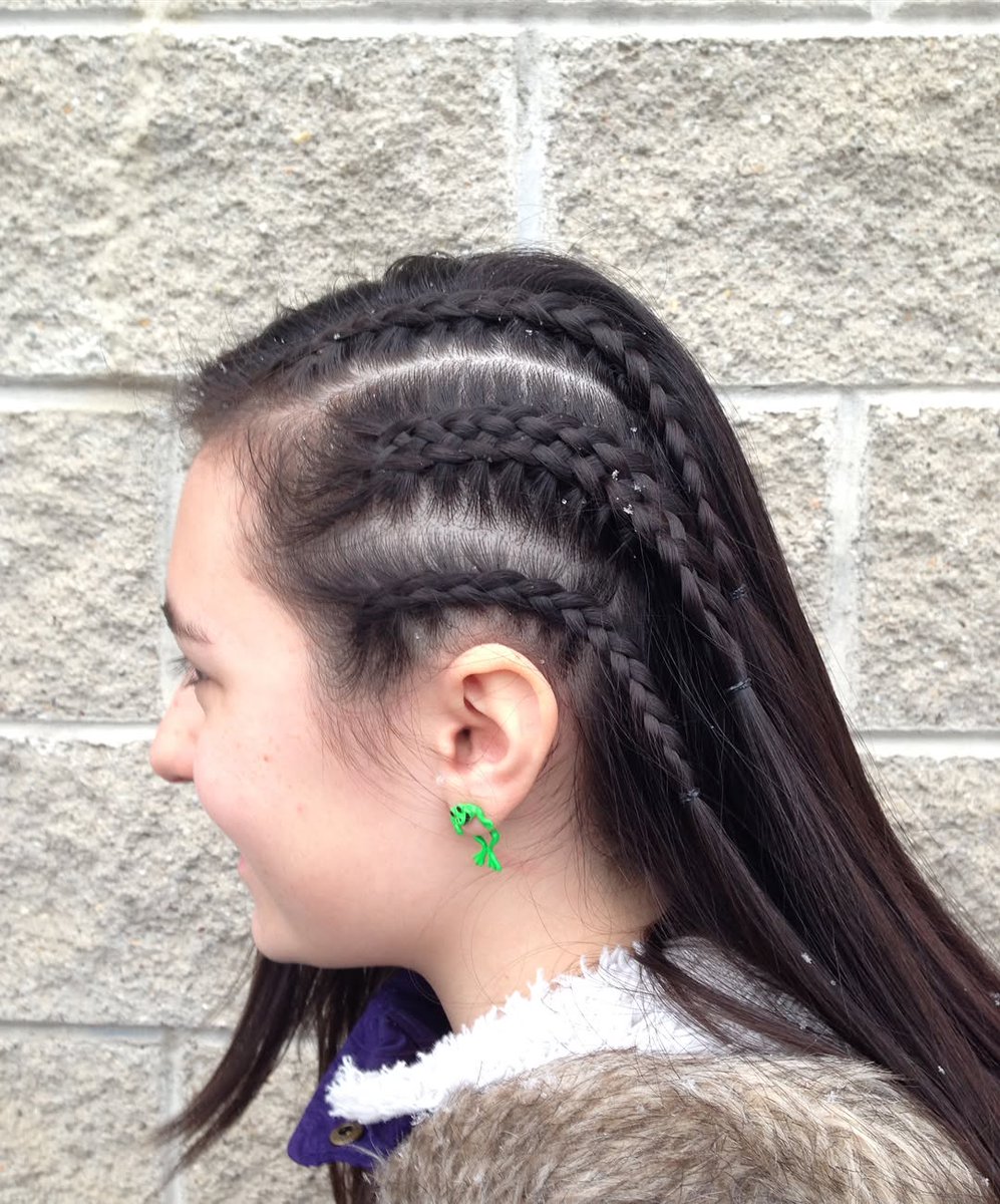 mtulio2010's tweet photo. Better late than never, I'm joining Day 5 of the  organised by Brooke @littleredbraids with some : a five strand braid framed by two Dutch braids and some snow ❄️❄️Have a great day ♥️.. https://t.co/YBOqHPtbKX