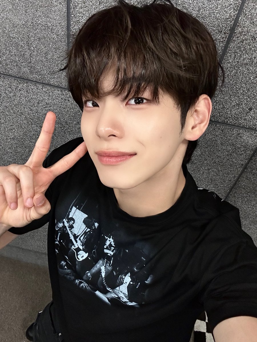 UpdateKBoys's tweet photo. Feliz aniversário para o Dogyun (82MAJOR) que hoje completa 20 anos! 🎉
#HAPPYDOGYUNDAY
#DOGYUN #도균 https://t.co/y5HUHGixb6
