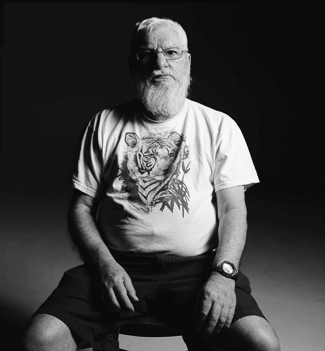 agirlsdiary's tweet photo. HEDI SLIMANE ANTHOLOGY

WHY DO WE MOVE ON SO FAST ?
SEMINAL ARTISTS IN A CULTURE OF INSTANT OBLIVION.

DAN GRAHAM
IN MEMORY
NEW YORK
2016

Visionary artist Dan Graham remains an influential reference within Slimane’s cultural landscape and for many c... https://t.co/DC7WtRKGoO