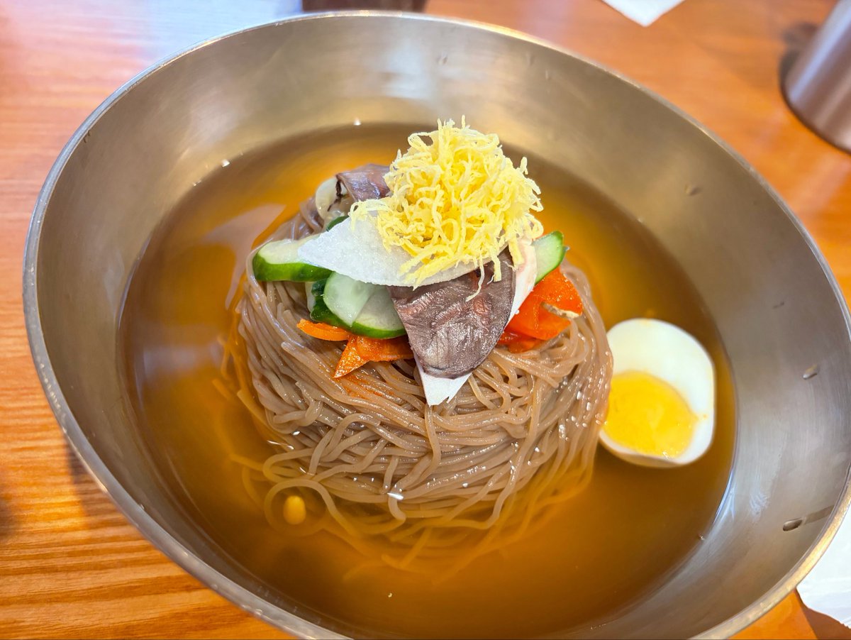flyfromkl's tweet photo. ランチで稲毛の有名な冷麺屋、ソルヌンまで行ってきた。一巡目で入れなかったので40分くらい待ったかな。冷麺のスープは風味旨みが豊かでチヂミもカリカリしてて美味しい。 https://t.co/mlydyqcb6J
