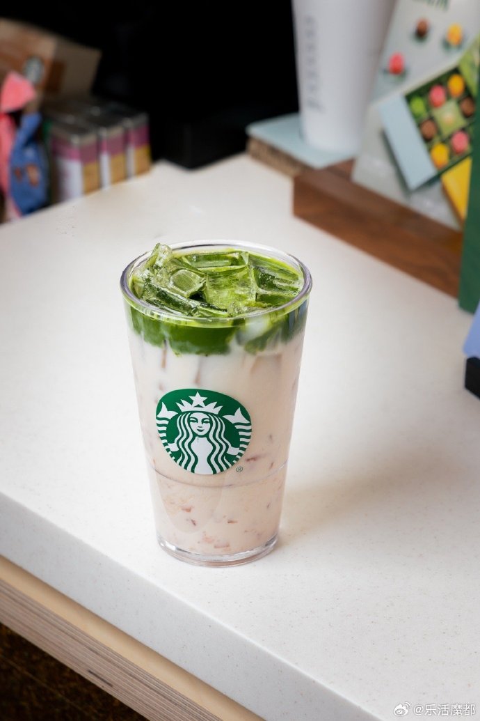 LauraMorga7jcd's tweet photo. Craving a quick pick-me-up Whip up iced matcha latte in 2 mins! Mix 1 tsp matcha powder, 8oz oat milk u0026 a dash of honey over ice. Perfection ， https://t.co/LVSArnN6qh