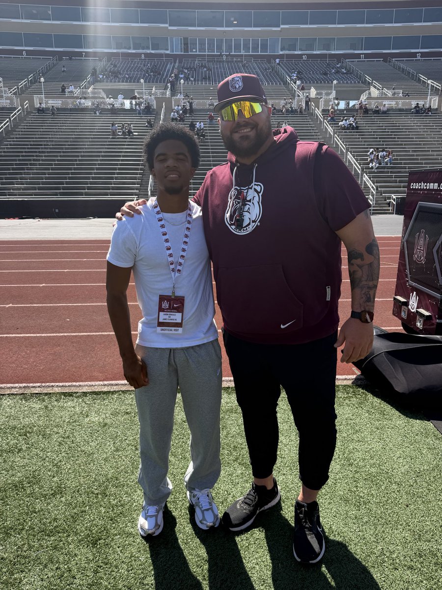 aarongonzal2028's tweet photo. I had a great time on the hill today, thank you @AamufbR @Coach_Sam_Shade @Coach_Region ! 
@koachjj @realcoachvic11 @CoachMcAbee21 @Coach_Evans4 @JCFB_Recruiting @AL6AFootball @2LiveQ_ @ScoutFball @AL_Recruiting @Alabama_Varsity @HallTechSports1 @DexPreps @UnLockYourGame_ https://t.co/1n8BmgOaQm