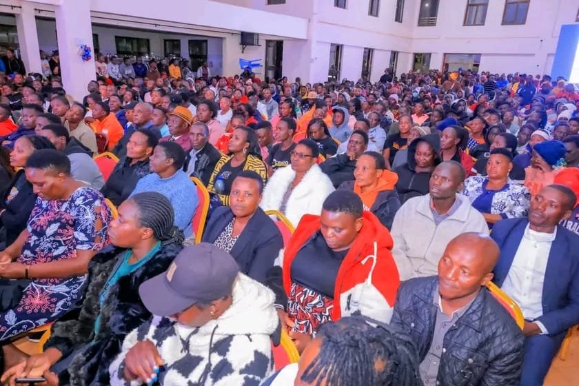RadioCitizenFM's tweet photo. Asanteni wakaazi wa Kisii kwa mapokezi mema na kujitokeza kwa wingi wenu.

Utepeni, Kisii.

#Utepeni 
#RadioNumberOne https://t.co/rk8Kfu2i7P