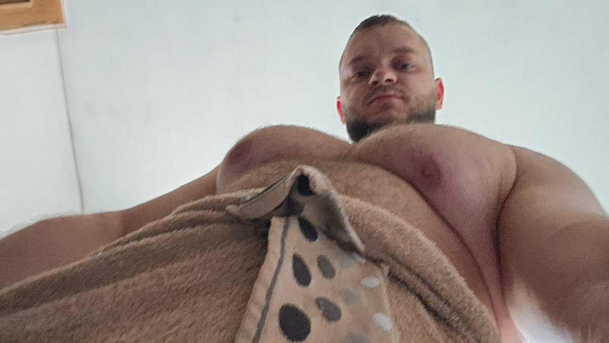 CarpathianMuscl's tweet photo. What's up? I just woke up 

#musclegod #worshipme  #bigchest https://t.co/OHKAxdQ76E