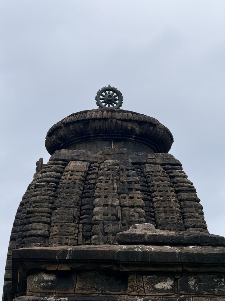 odiagatha's tweet photo. Can you guess which temple complex in Odisha, built in the distinctive Kalinga architectural style, features two temples standing on the same platform, with a Shiva Linga in one and a Chakra in the other?

@LostTemple7 @ReclaimTemples @odisha_tourism 

#odisha #templesofindia https://t.co/Mj7Jl9QOl9