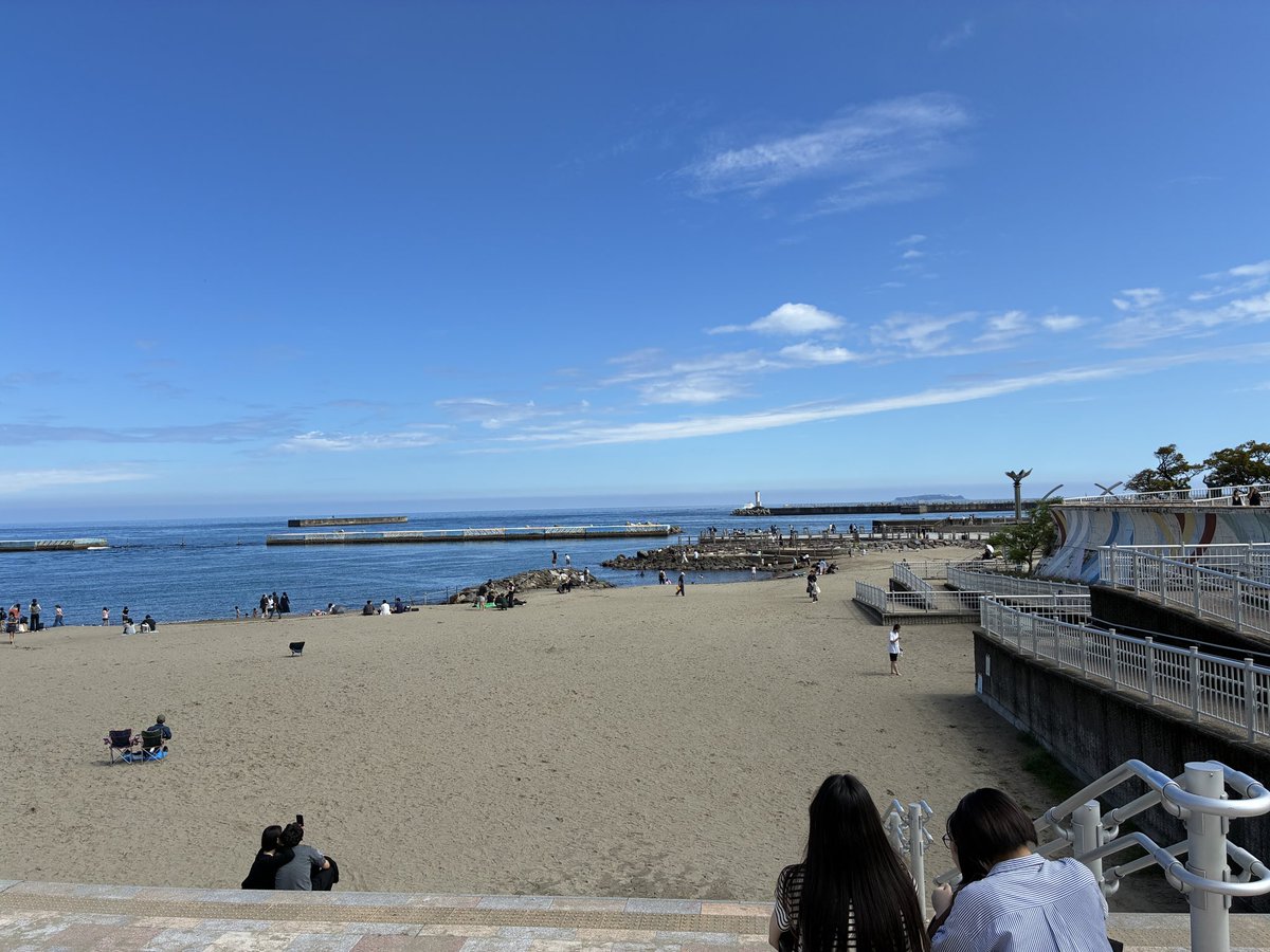zukyoooooooooon's tweet photo. ピンポンパンポーン

サンビーチ監視塔より
お知らせします

13時半頃のサンビーチです

久々の日差しです

今日来られた方はもってますね
そして花火が行われる予定です

Have a nice day

#熱海
#ATAMI
#アタミ
#サンビーチ https://t.co/LsPW6Nf3aH